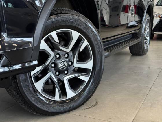 TOYOTA HILUX SW4 2.8 D-4D TURBO DIESEL DIAMOND 7L 4X4 AUTOMÁTICO TOYOTA HILUX SW4 2.8 D-4D TURBO DIESEL DIAMOND 7L 4X4 AUTOMÁTICO